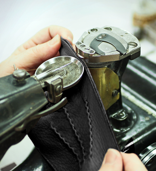 Dents Factory - leather gloves sewing machine