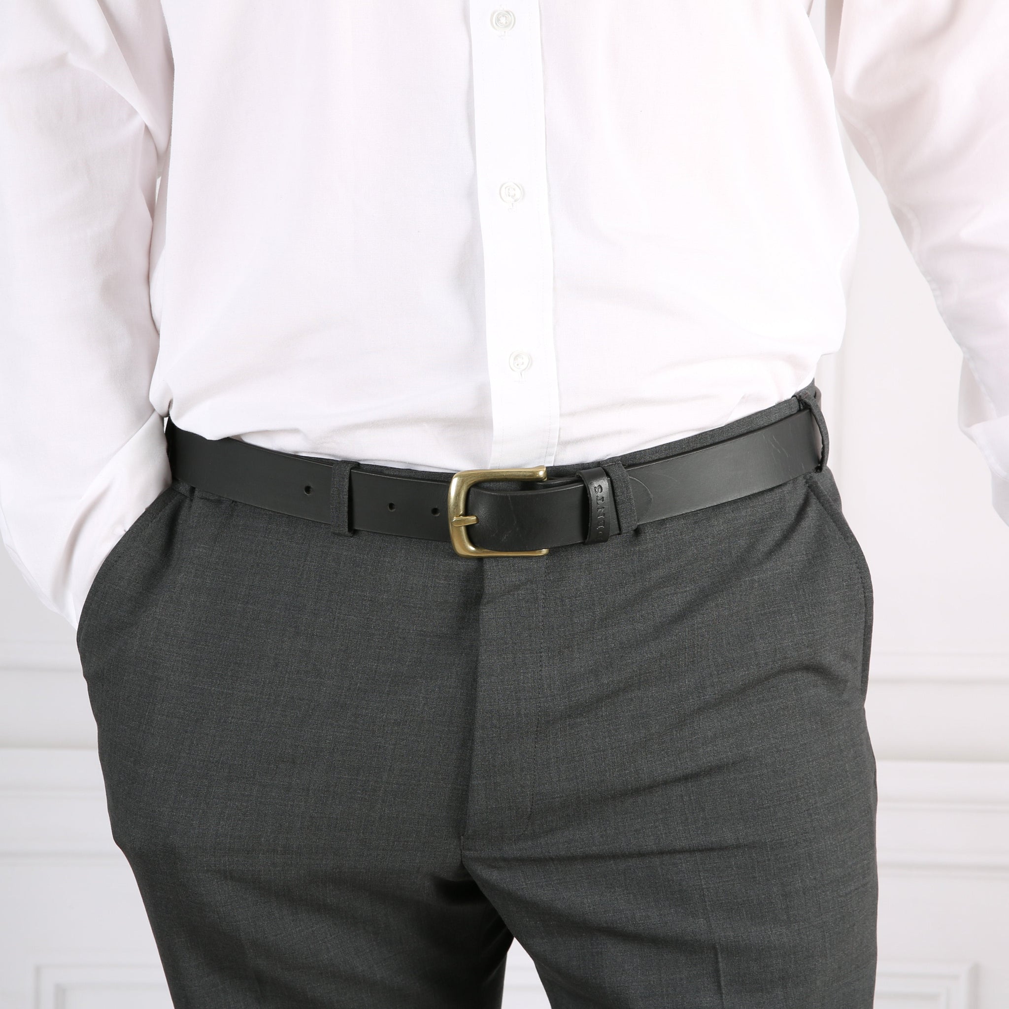 Dents Mens Heritage Lined Full-Grain Leather Belt with Brass Buckle in Black Dents Mens Heritage Lined Full-Grain Leather Belt with Brass Buckle in Black