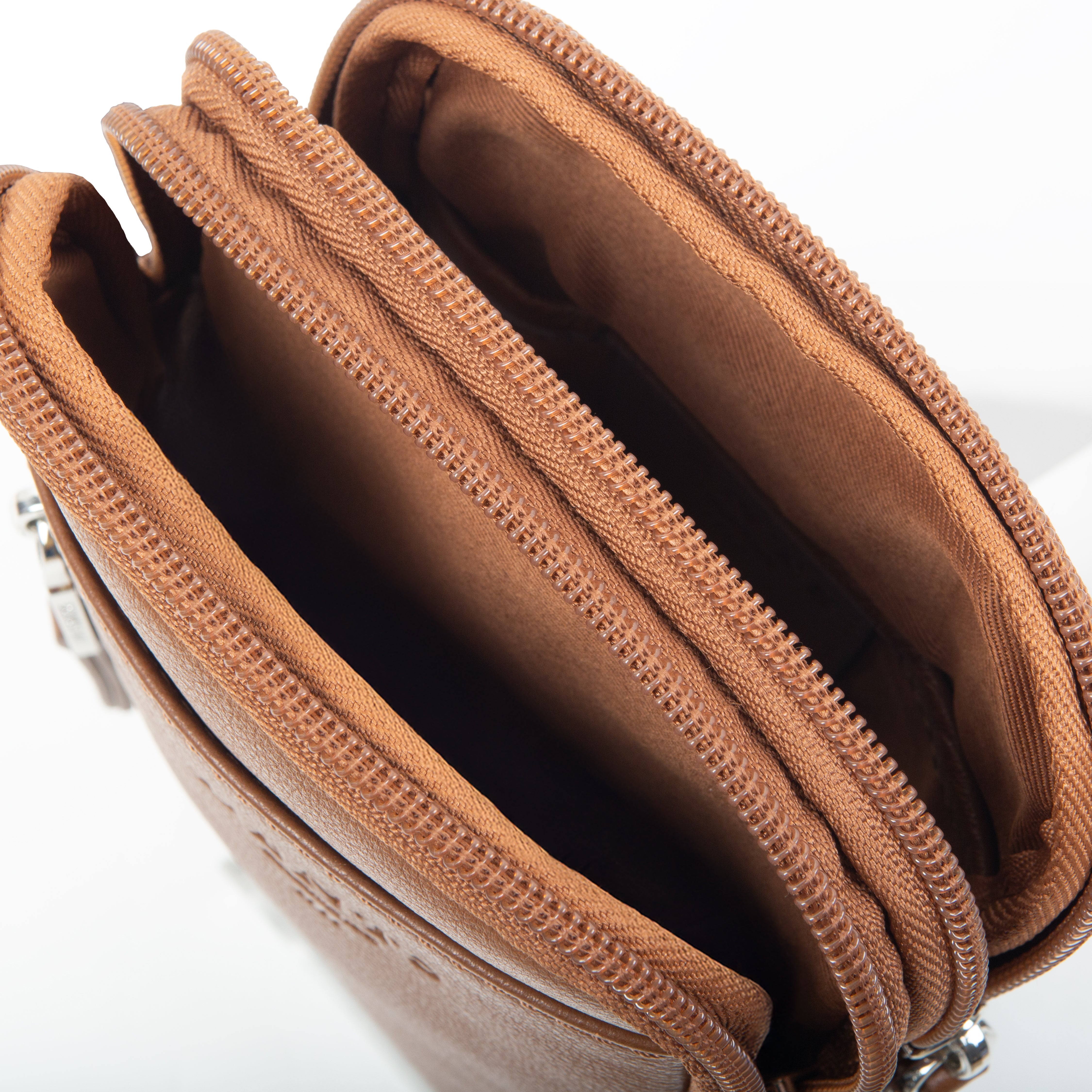 Men's Pebble Grain Leather Crossbody Phone Bag, Caramel / One