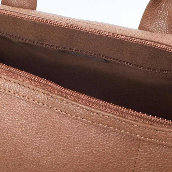 Men's Pebble Grain Weekend Holdall Bag in Caramel inside