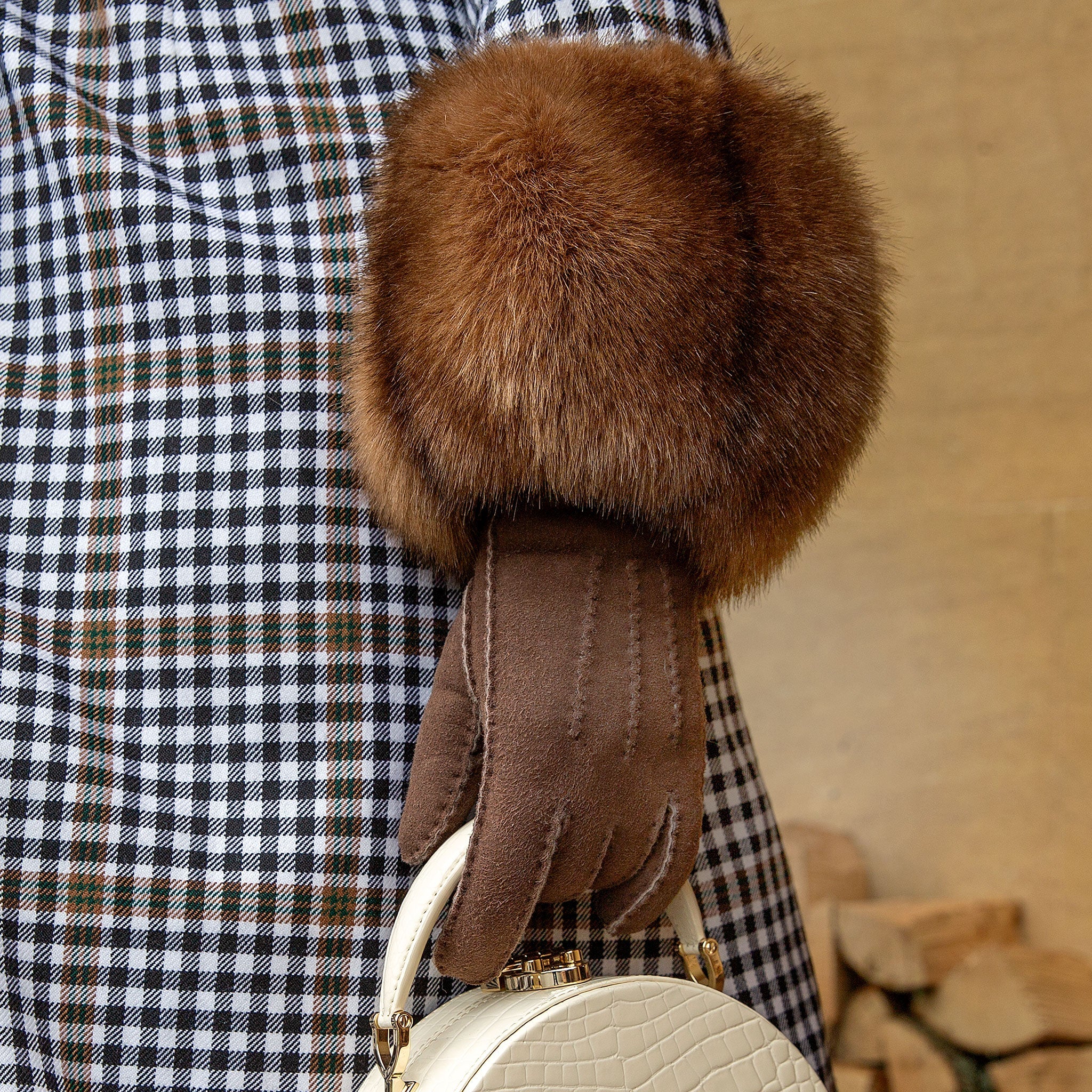 Women's Handsewn Three-Point Lambskin Gloves | Dents