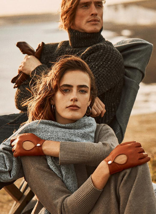 Woman wearing Women's Lined Leather Driving Gloves Cognac